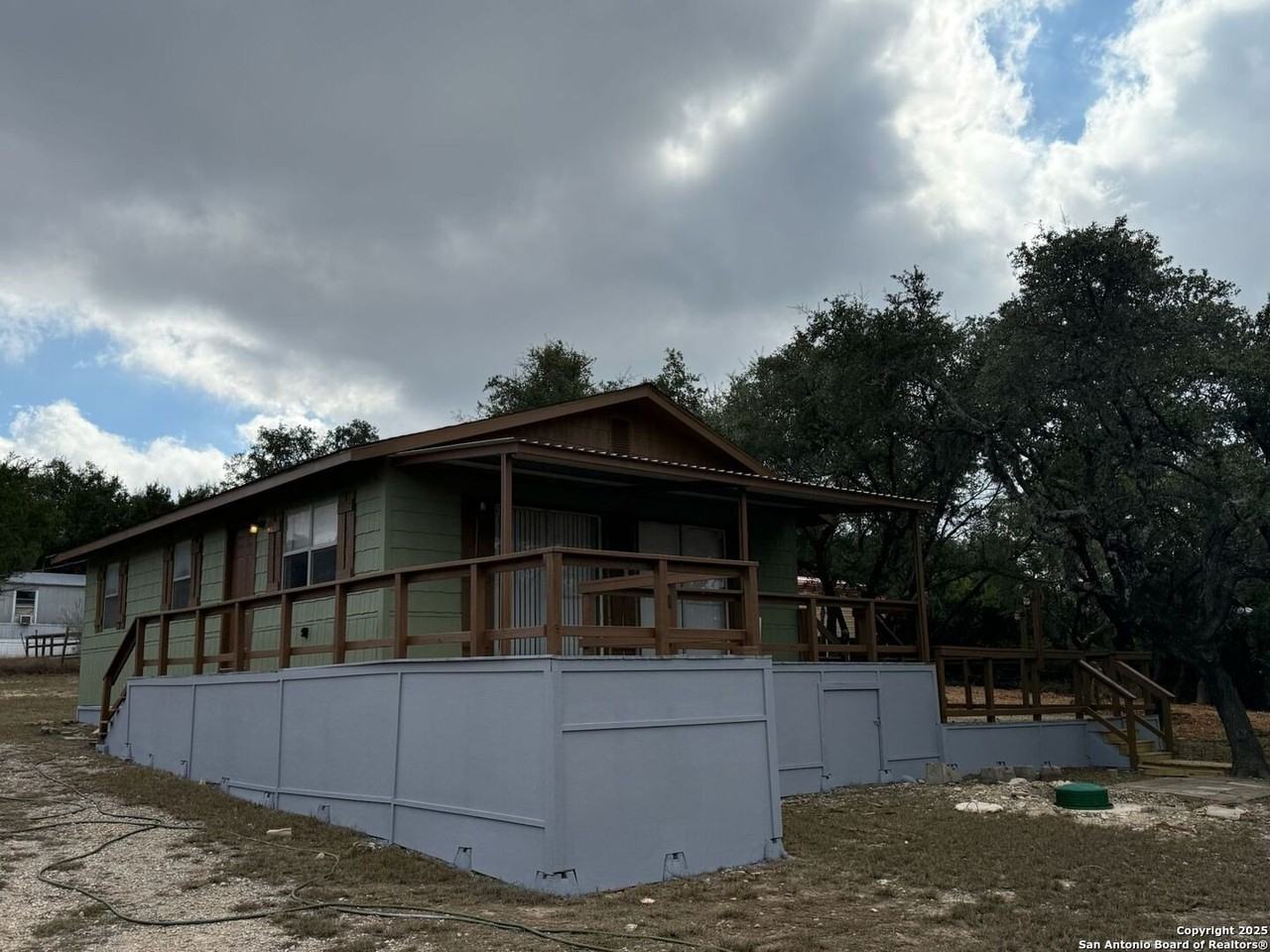 173 Water Oak Ln - Photo 2 of 16