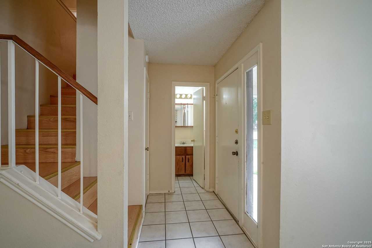 7262 Shadow Rdg - Photo 5 of 29