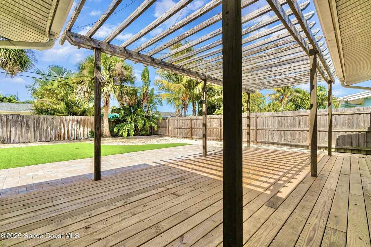 408 Cassia Blvd - Photo 3 of 17