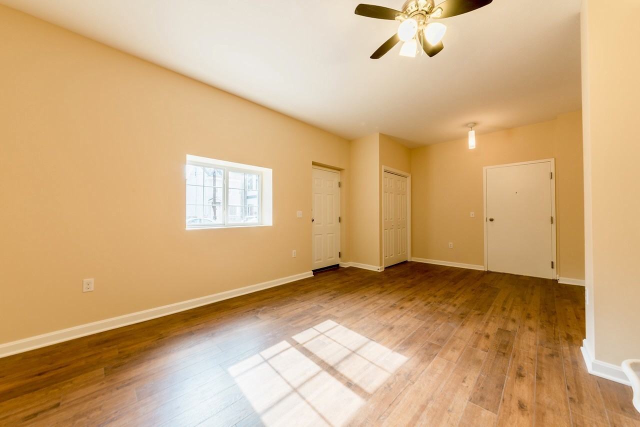 12 Cunliffe Way - Photo 3 of 27