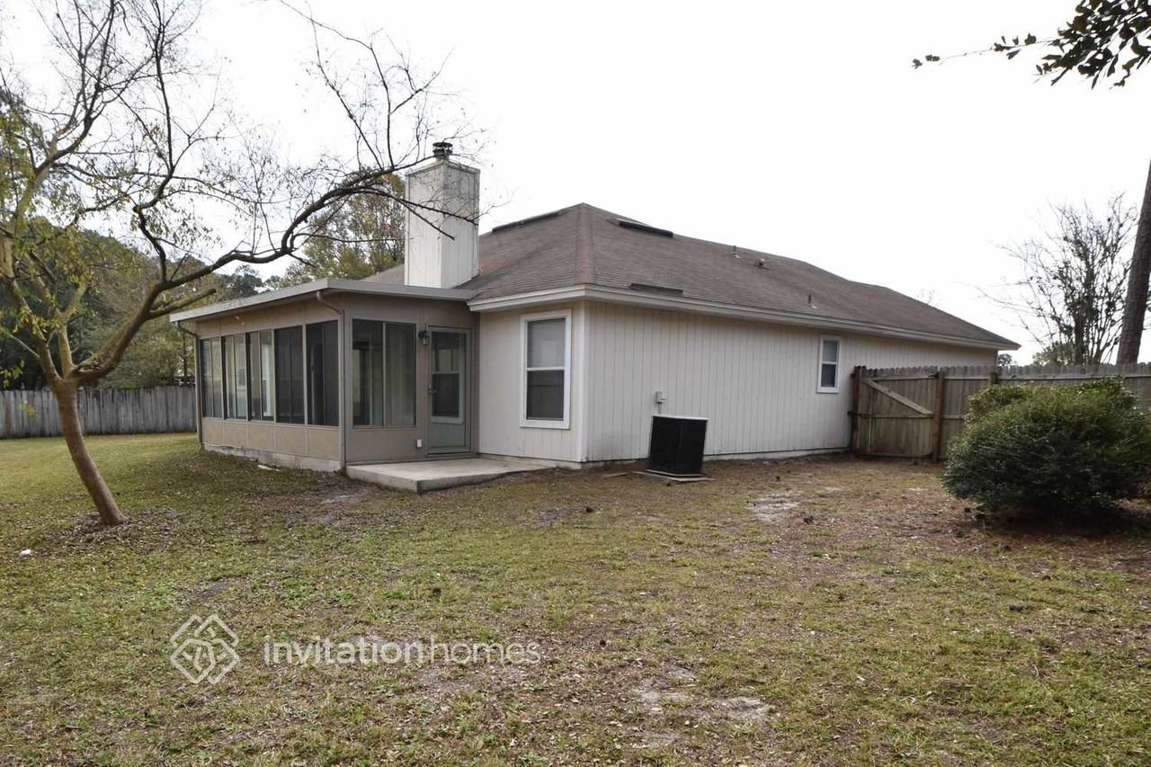 11265 Finchley Ln - Photo 3 of 5