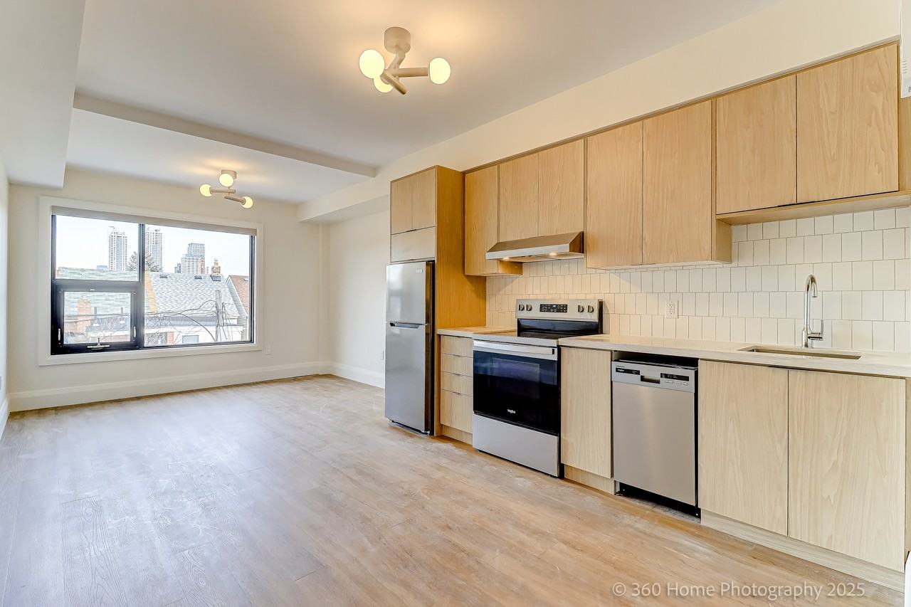 1598 Dundas Street West #201