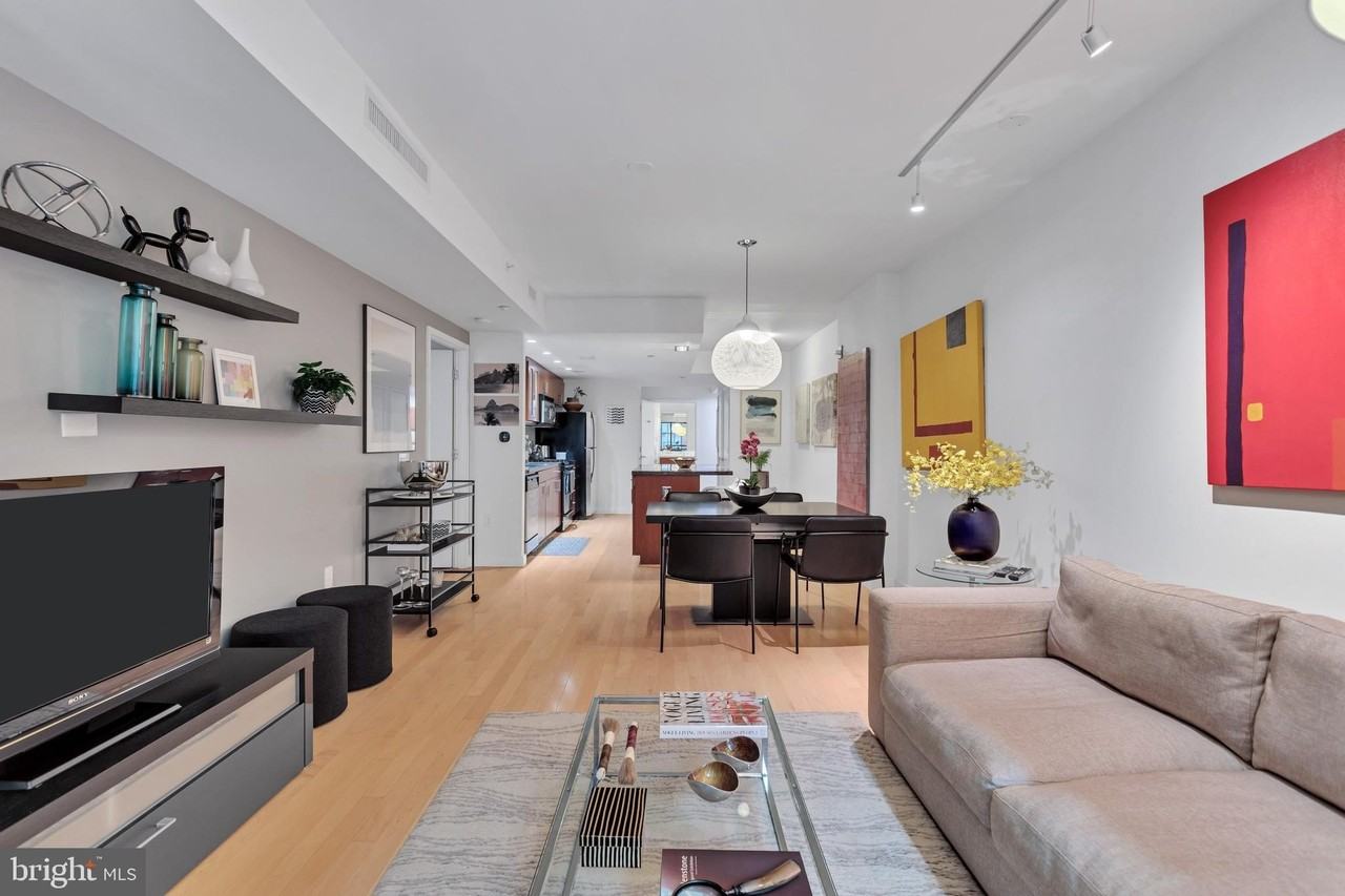 912 F St Nw Apt 102 #102 - Photo 3 of 27