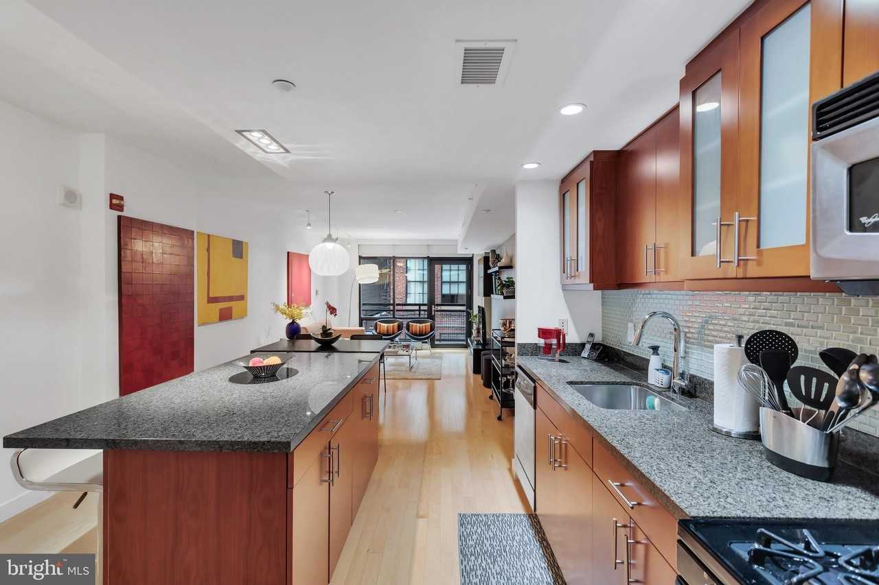 912 F St Nw Apt 102 #102 - Photo 4 of 27