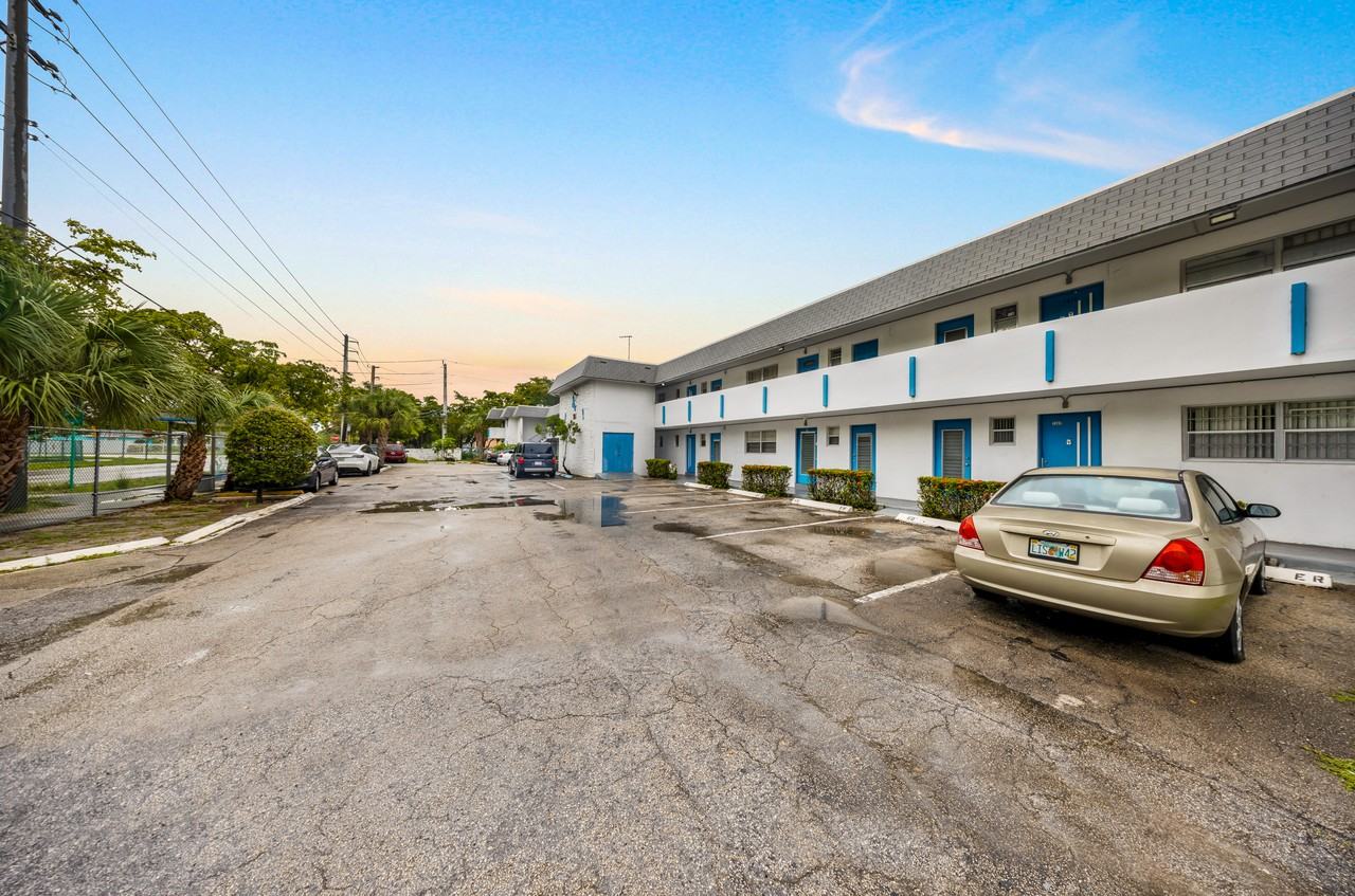 19051 Ne 2nd Ave #1516 - Photo 3 of 26