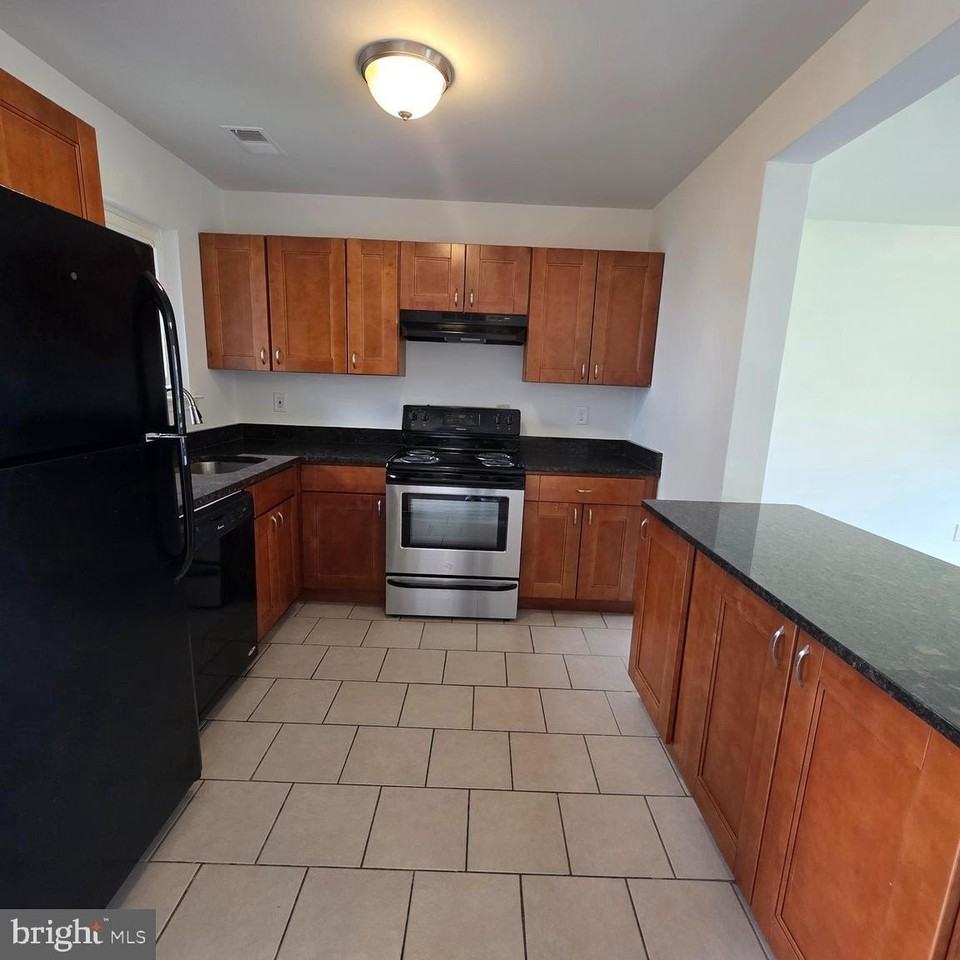 3096 Heathcote Rd - Photo 3 of 13