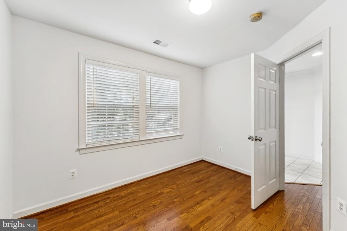 8915 Amelung St - Photo 4 of 25