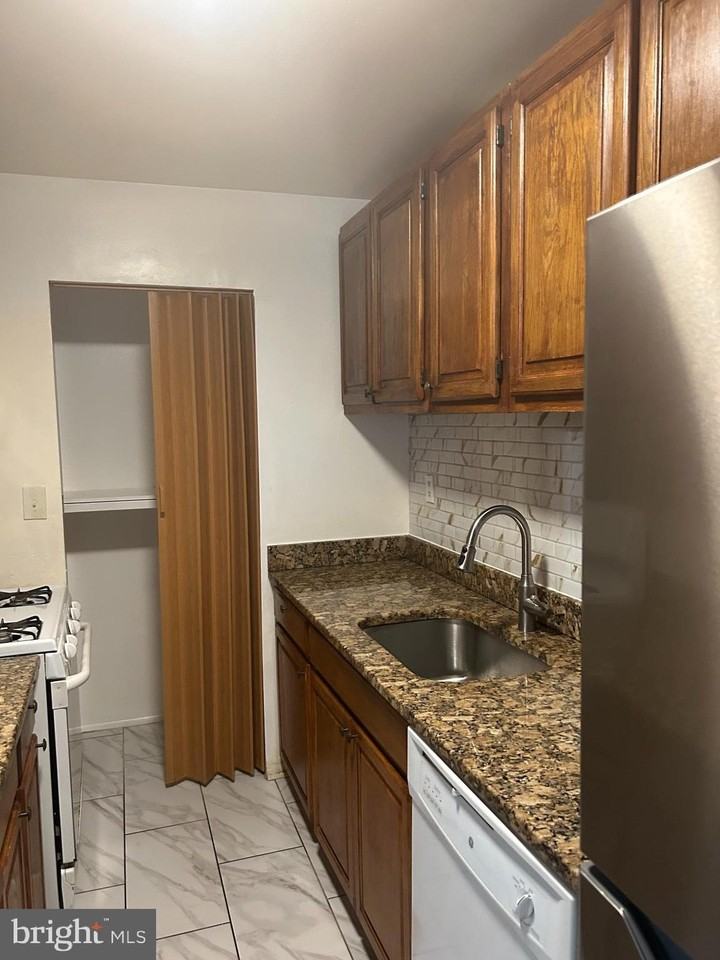 7609 Fontainebleau Dr Apt 2215 #2215 - Photo 6 of 11