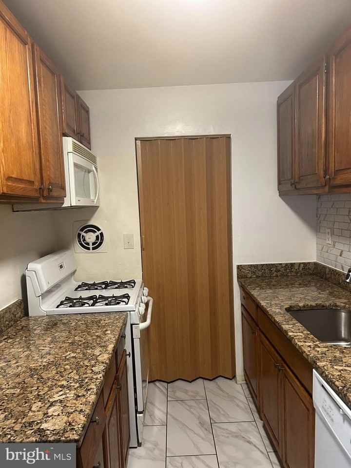 7609 Fontainebleau Dr Apt 2215 #2215 - Photo 7 of 11