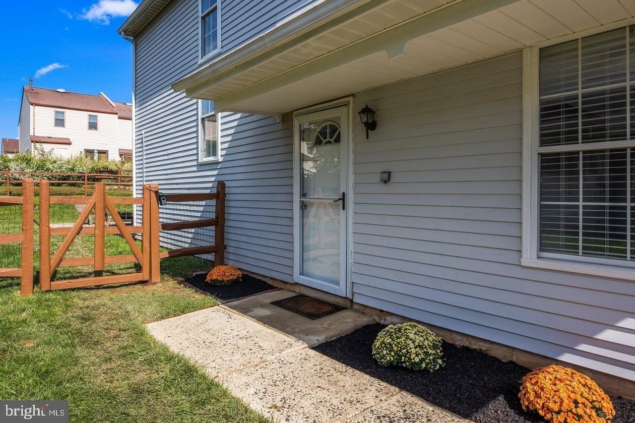 1520 Russett Dr - Photo 2 of 32