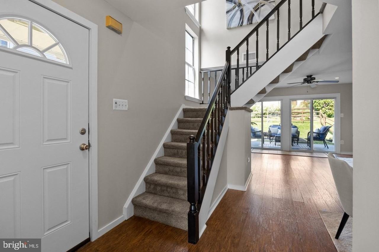 1520 Russett Dr - Photo 4 of 32