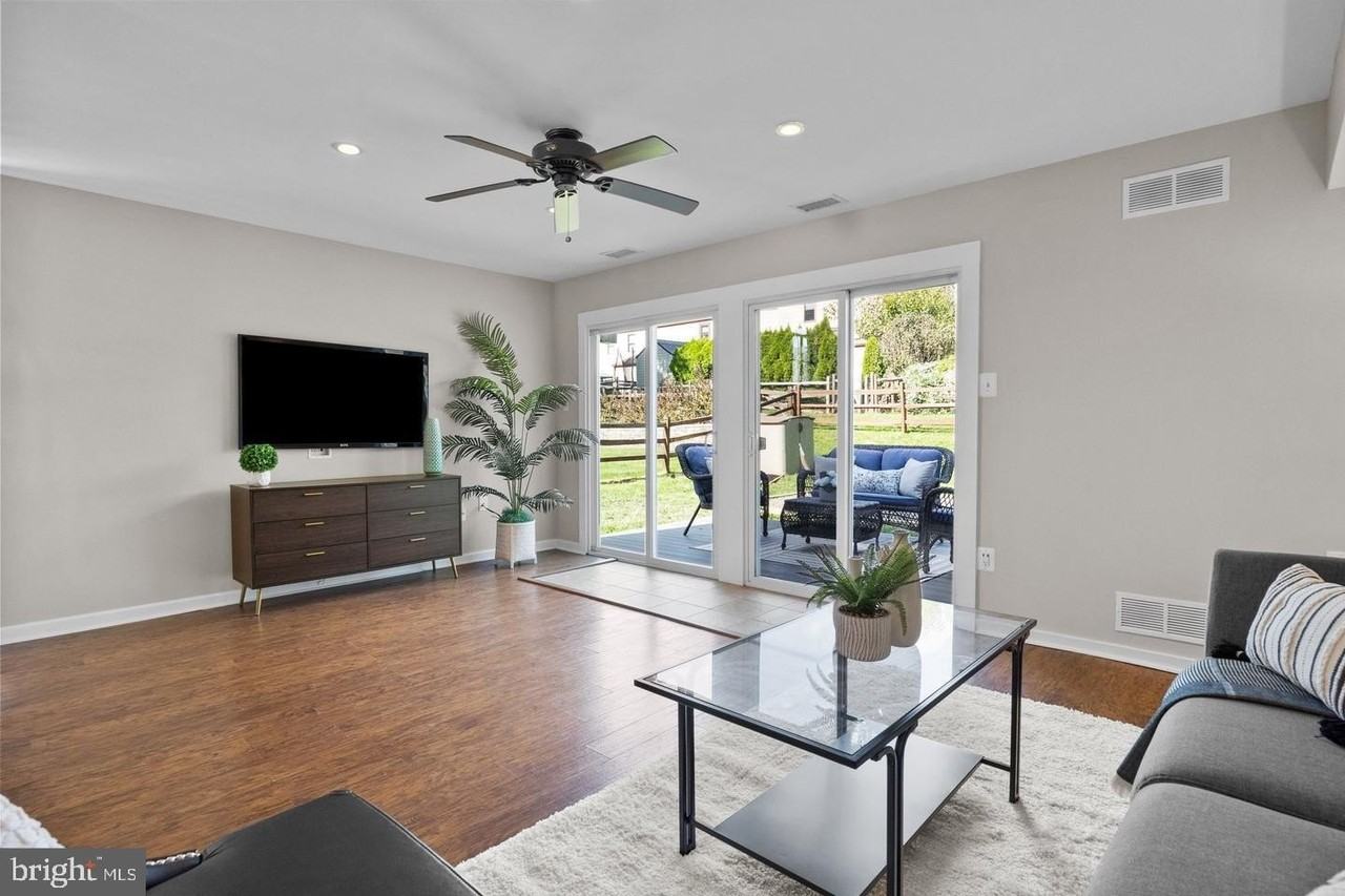 1520 Russett Dr - Photo 5 of 32