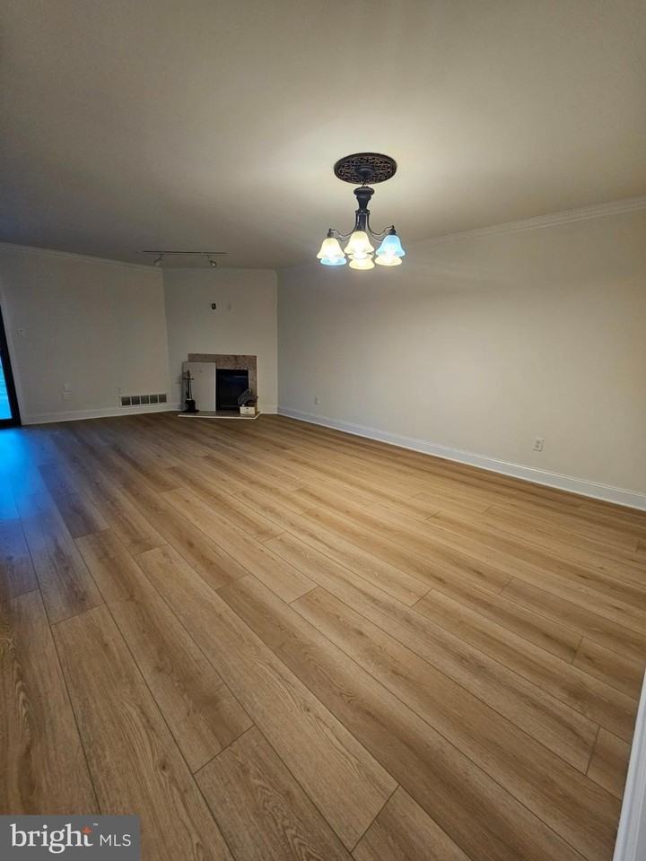 262 Clinton Ct - Photo 4 of 16