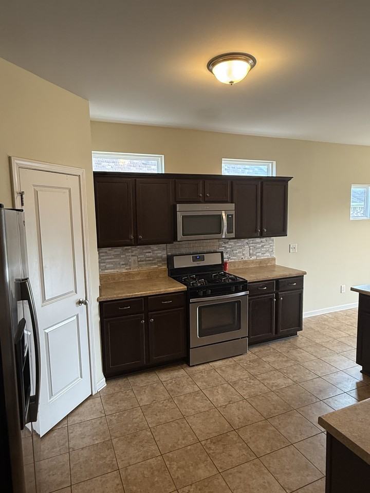 1629 Robindale Dr #1 - Photo 5 of 12