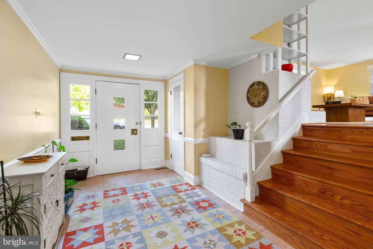 1424 Brent St - Photo 3 of 34