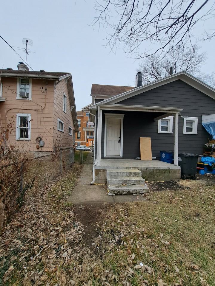 120 S Monmouth St #1 - Photo 2 of 18