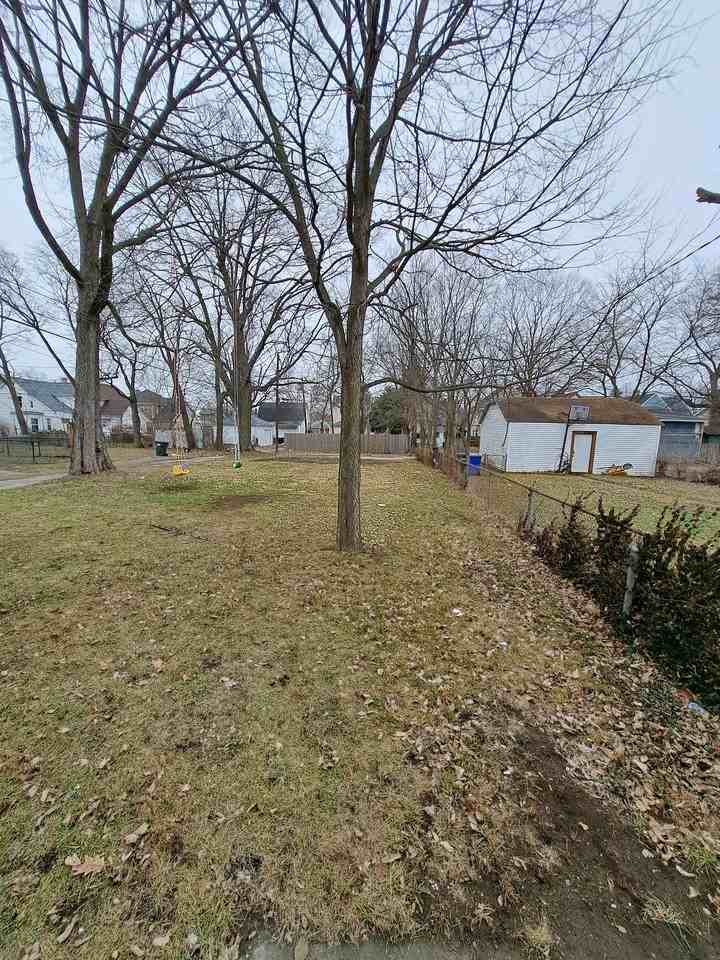 120 S Monmouth St #1 - Photo 3 of 18