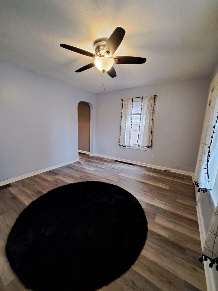 120 S Monmouth St #1 - Photo 5 of 18