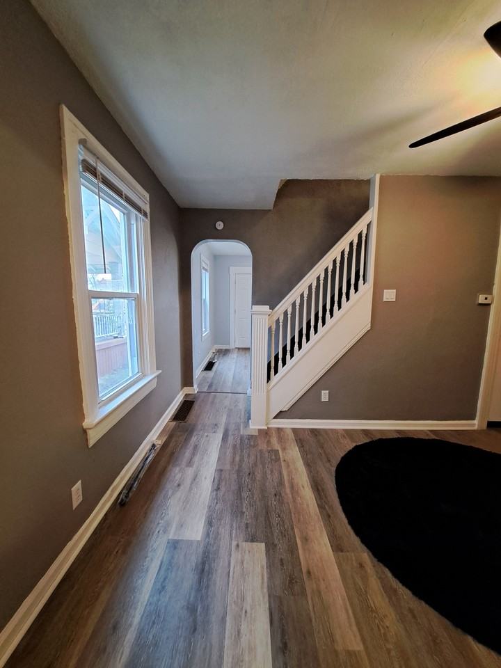 120 S Monmouth St #1 - Photo 6 of 18