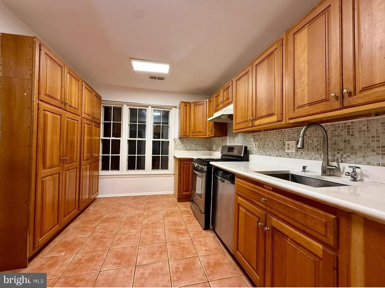 9531 Burdett Rd - Photo 6 of 11