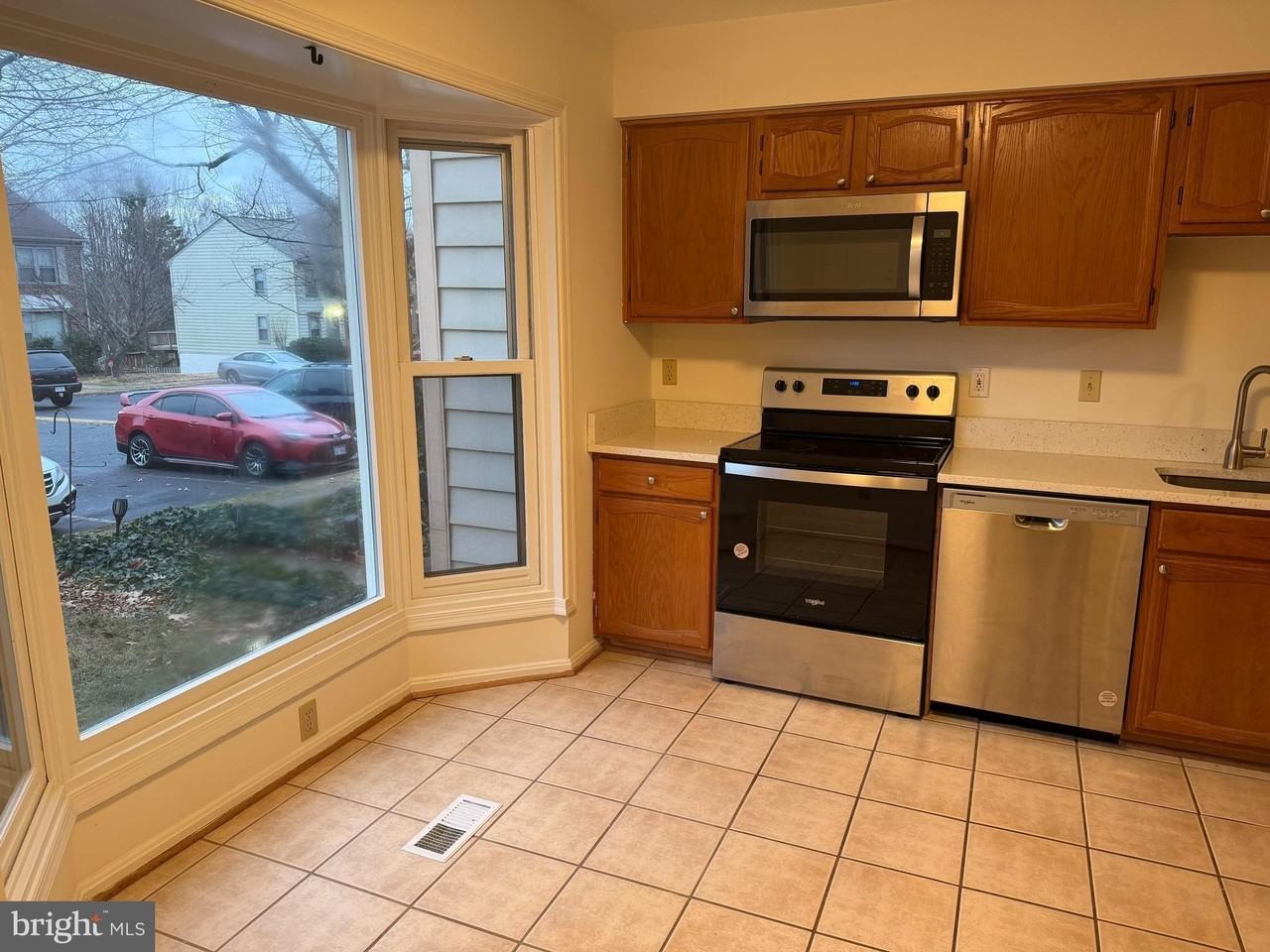 10740 Brice Ct - Photo 3 of 21