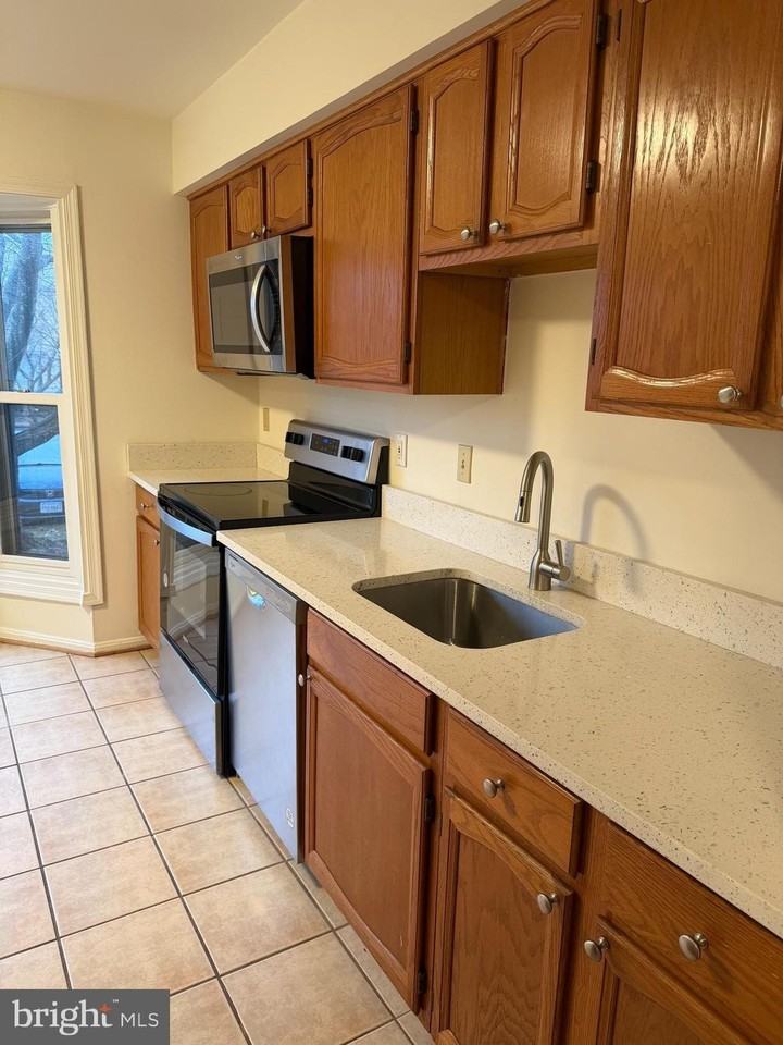 10740 Brice Ct - Photo 5 of 21