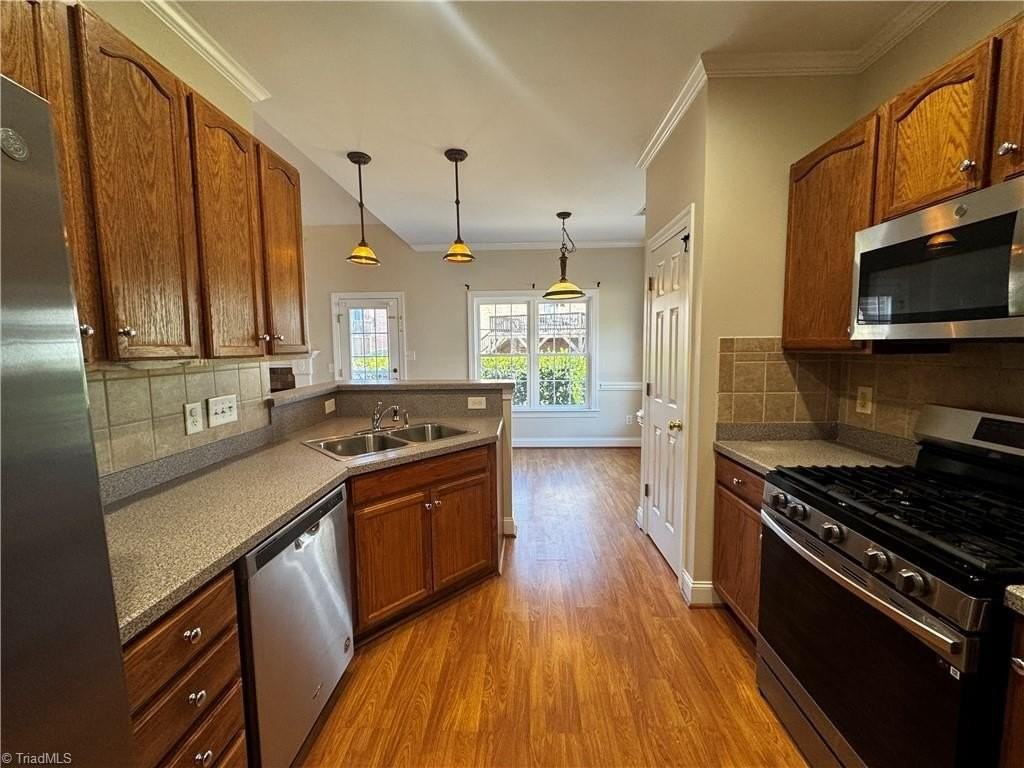 181 New Hampshire Ct - Photo 7 of 24