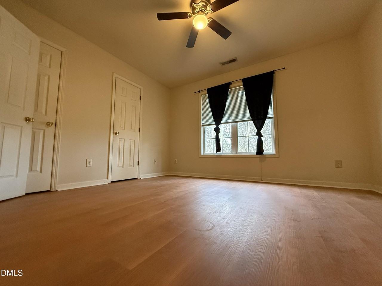 4822 Parkville Dr - Photo 5 of 35