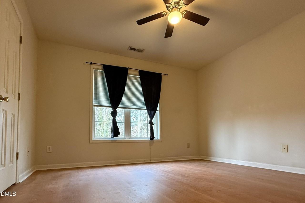 4822 Parkville Dr - Photo 6 of 35