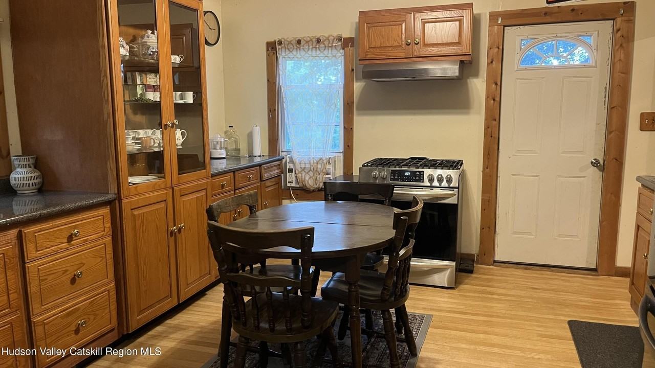 879 Samsonville Rd - Photo 4 of 9