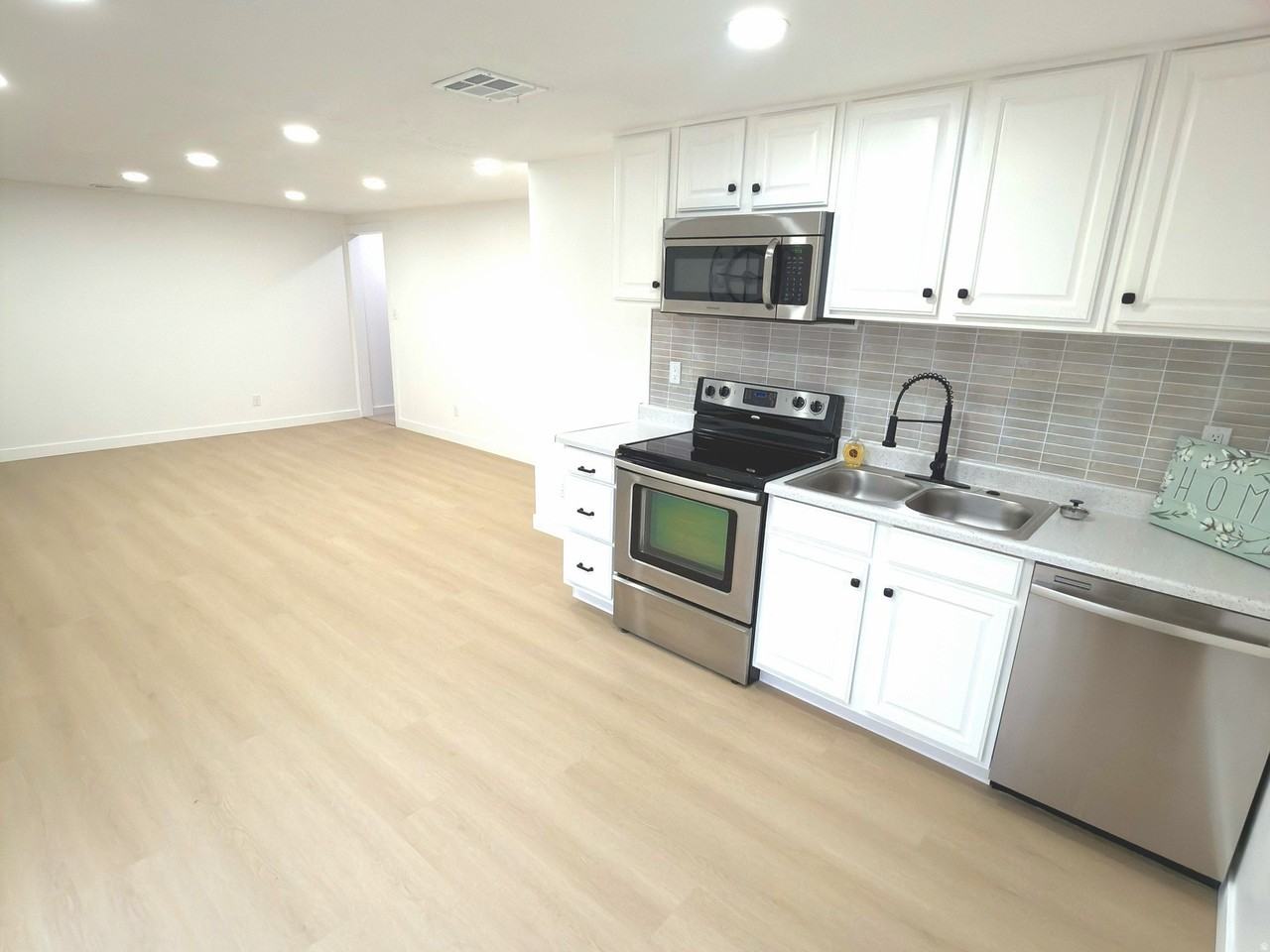 751 S 1500 E - Photo 2 of 6