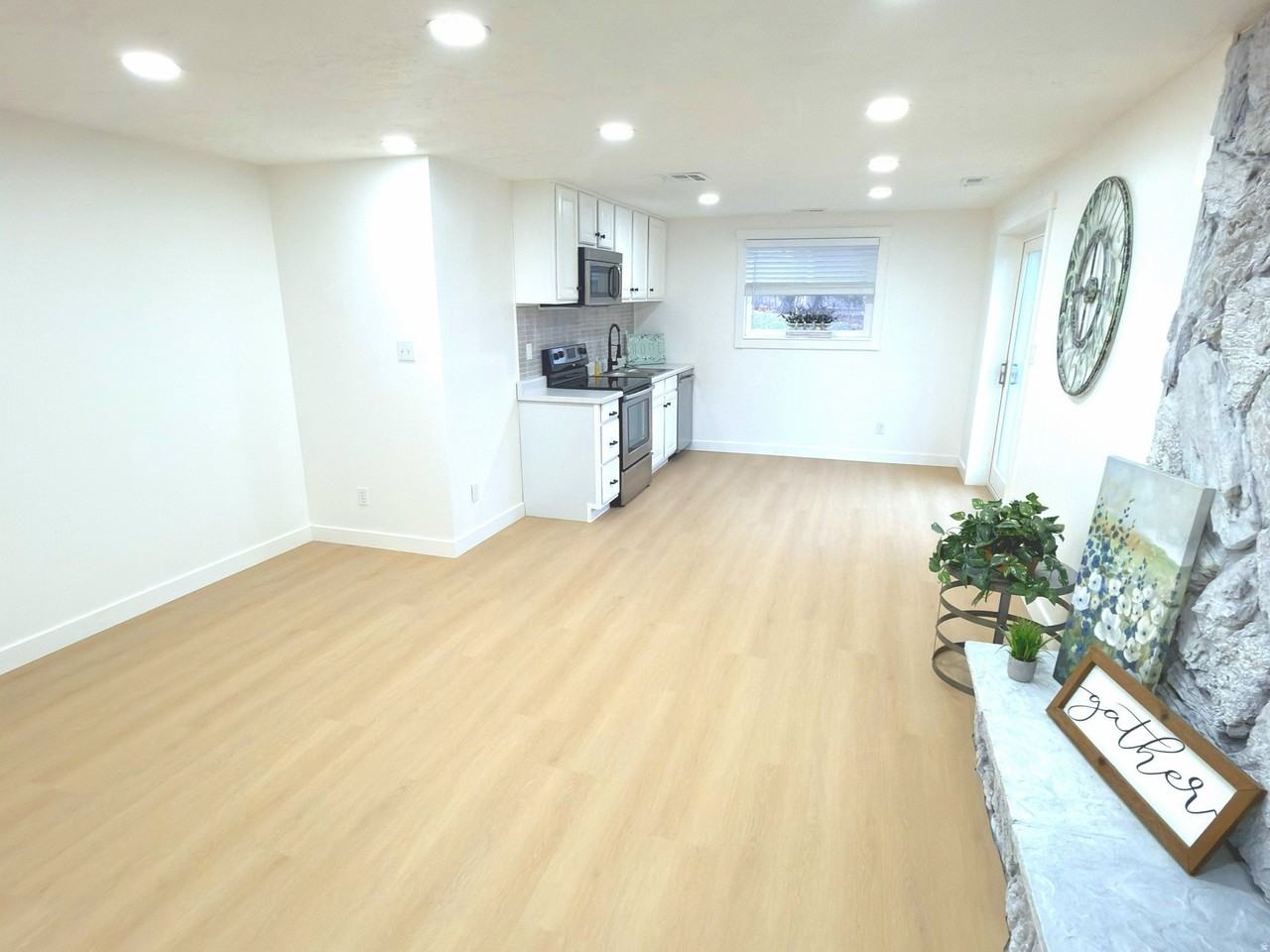 751 S 1500 E - Photo 3 of 6