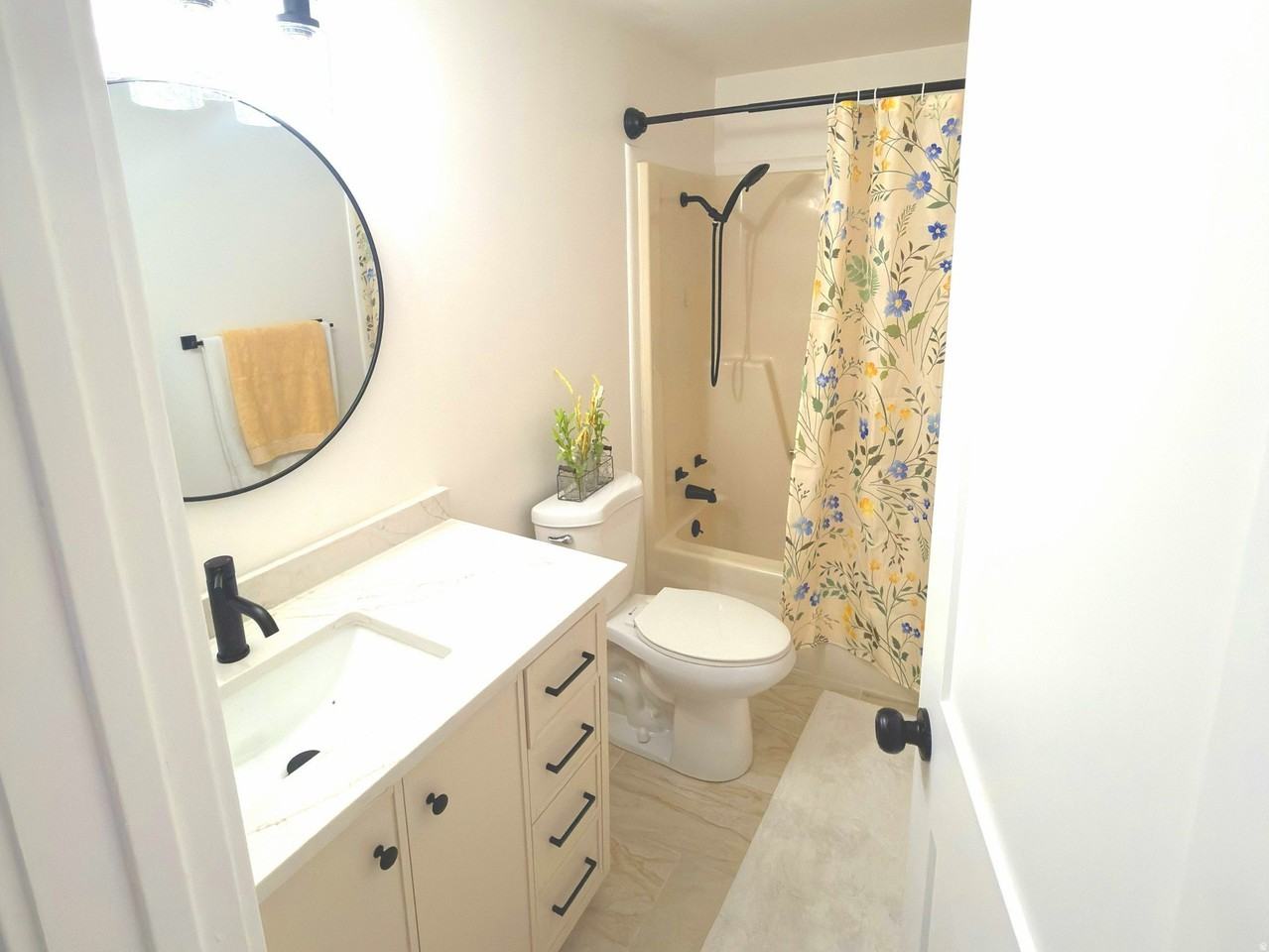 751 S 1500 E - Photo 5 of 6