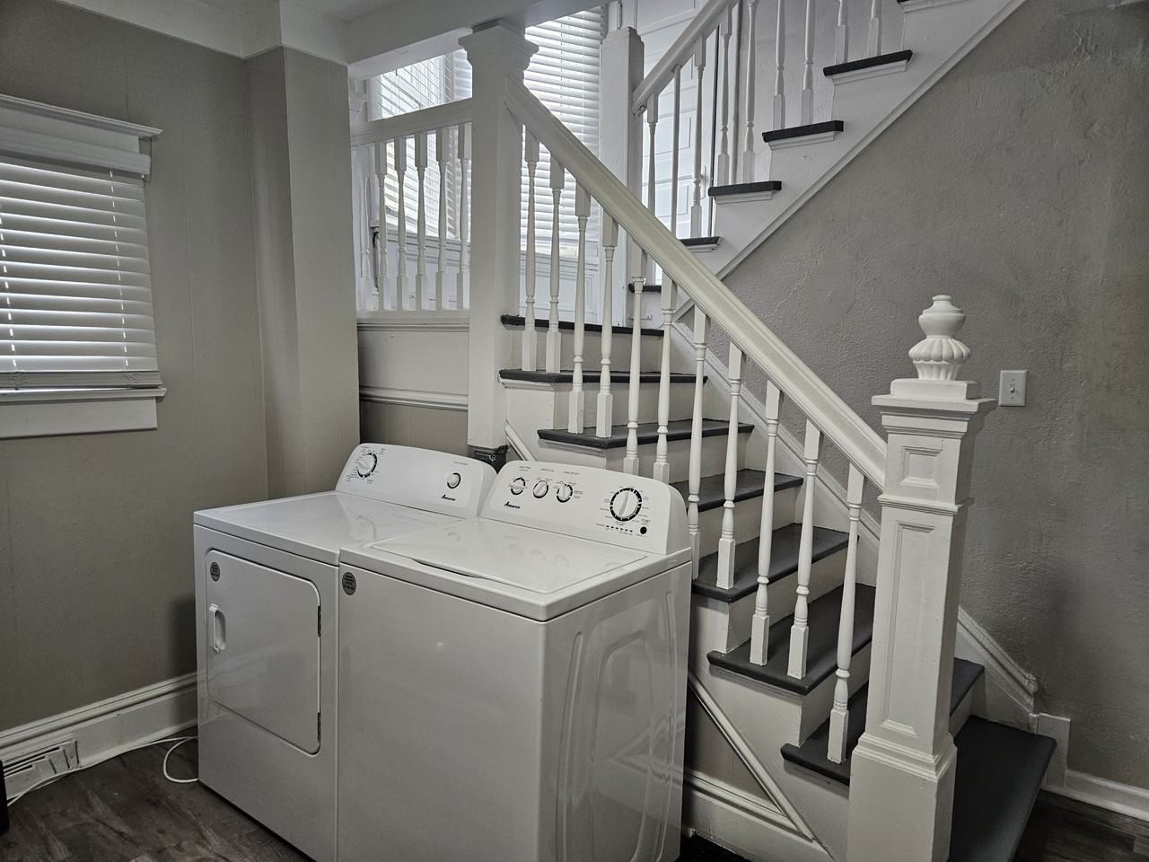 116 N Summitt St #1 - Photo 3 of 23