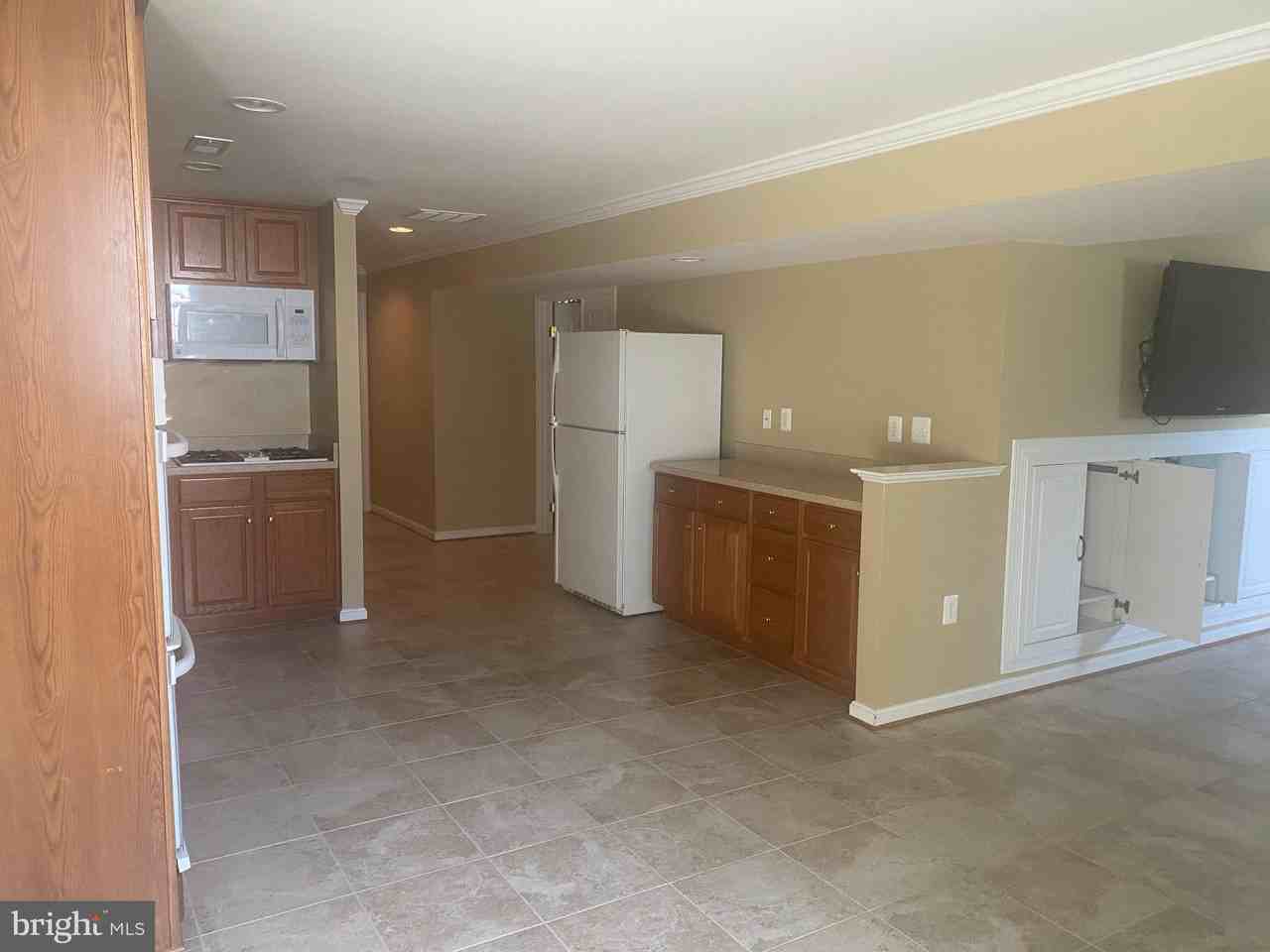 8050 Settle Ct ##B - Photo 6 of 11