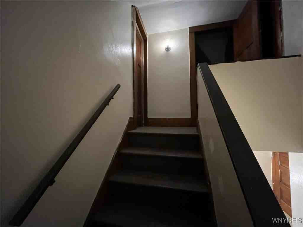 168 Rodney Ave - Photo 2 of 29