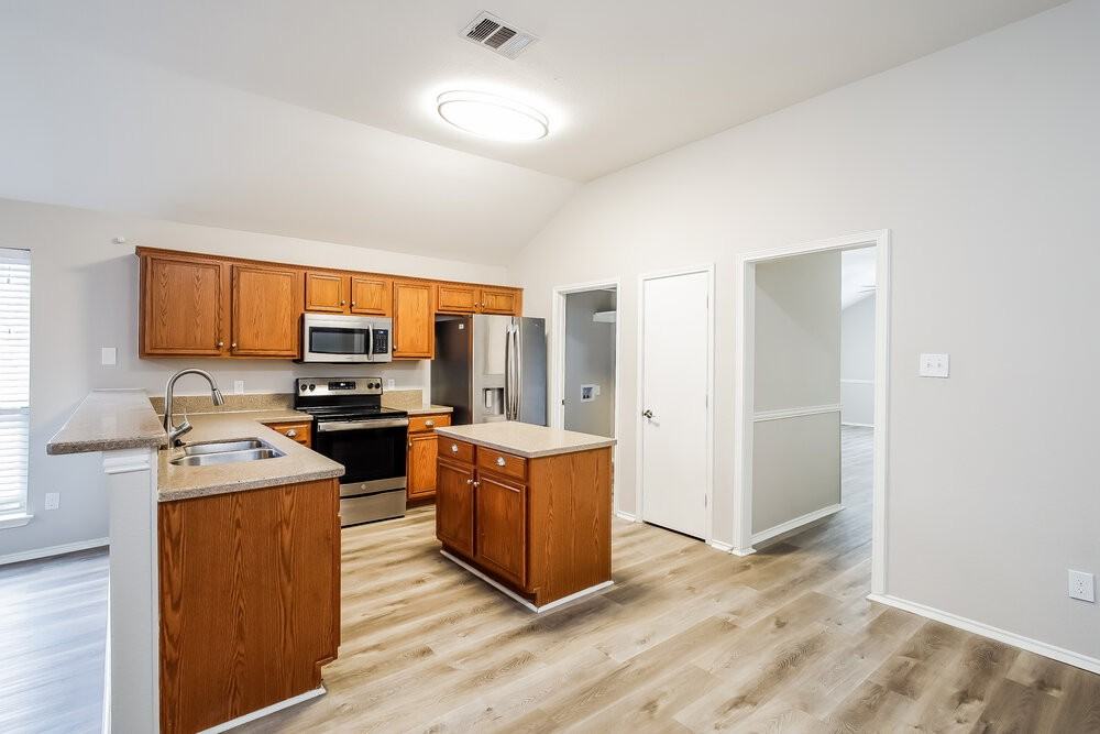 817 Mackenzie Dr - Photo 7 of 16