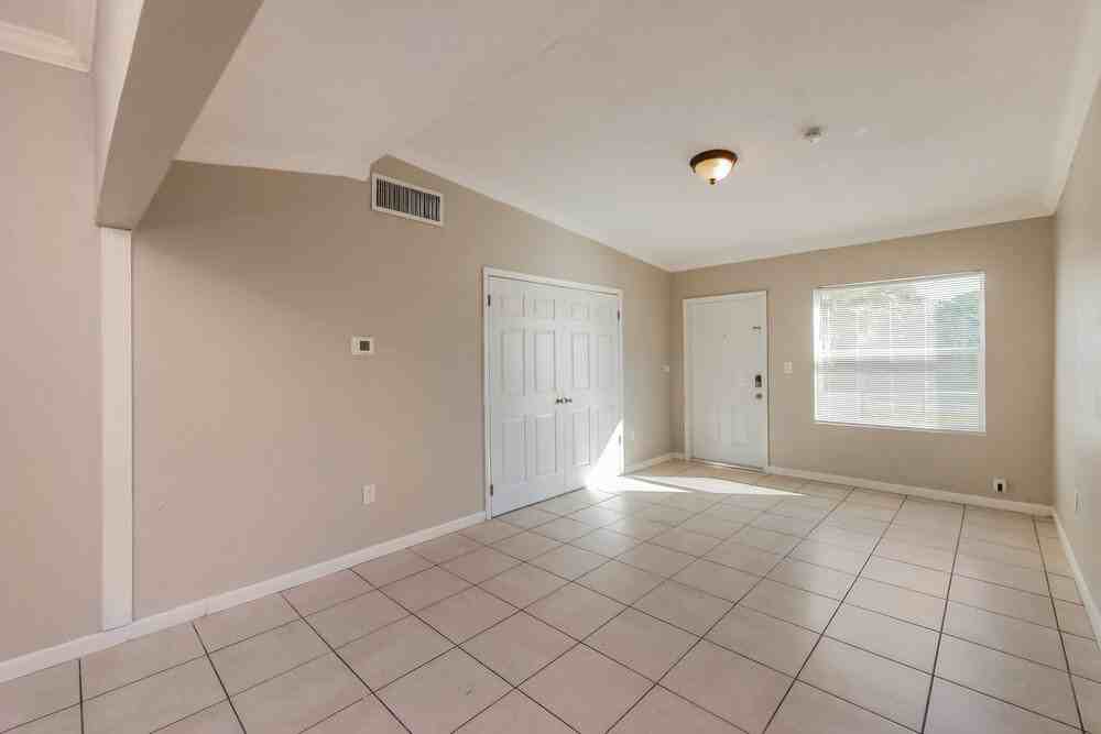 259 Nw 30th Ave - Photo 4 of 16