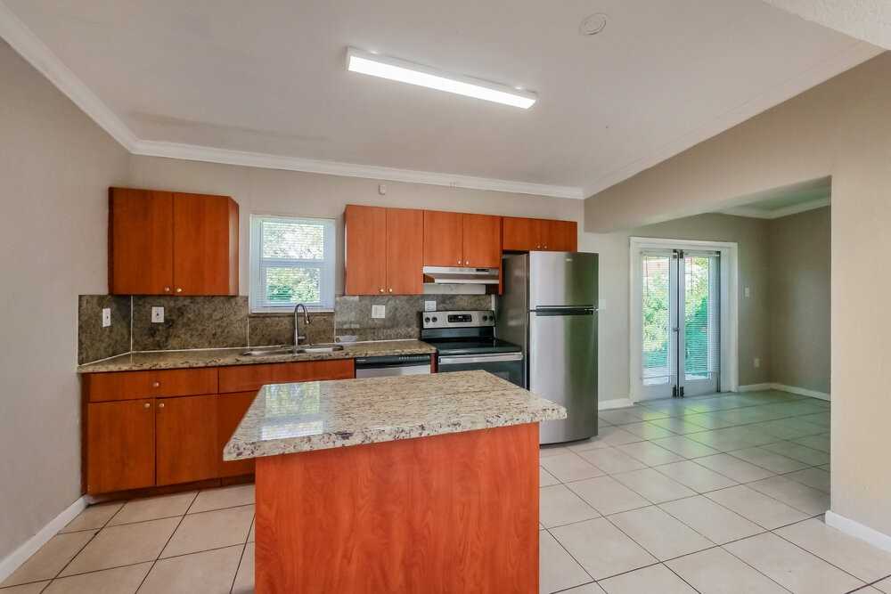 259 Nw 30th Ave - Photo 7 of 16