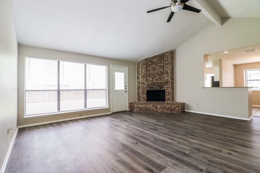 2324 Brookdale Dr - Photo 3 of 16