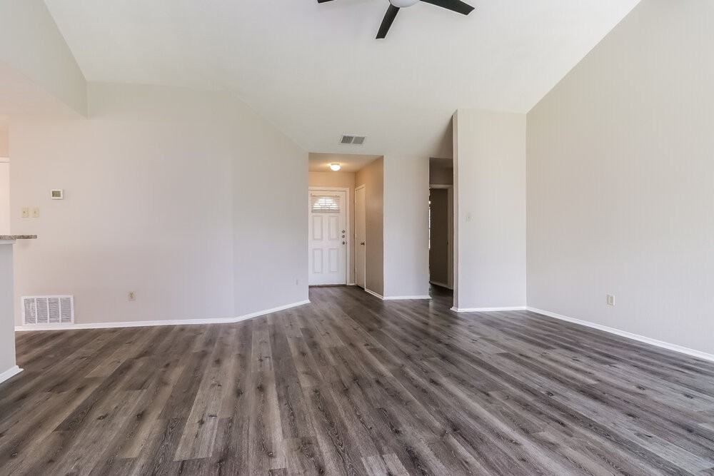 2324 Brookdale Dr - Photo 4 of 16