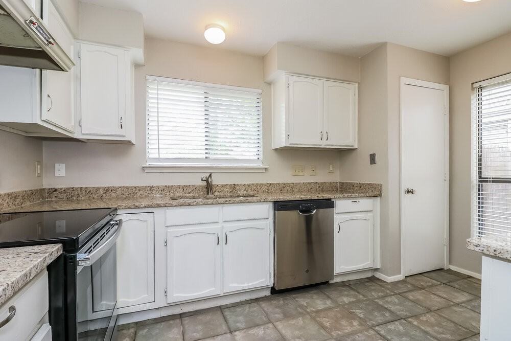 2324 Brookdale Dr - Photo 6 of 16