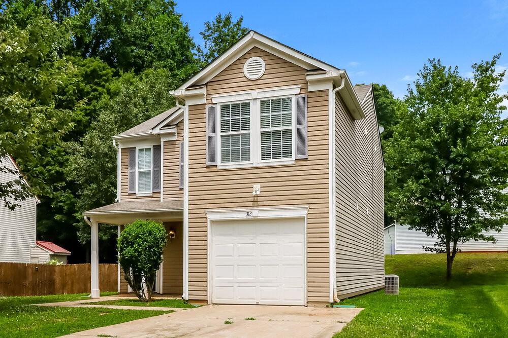 312 Cloverdale Ct - Photo 4 of 17