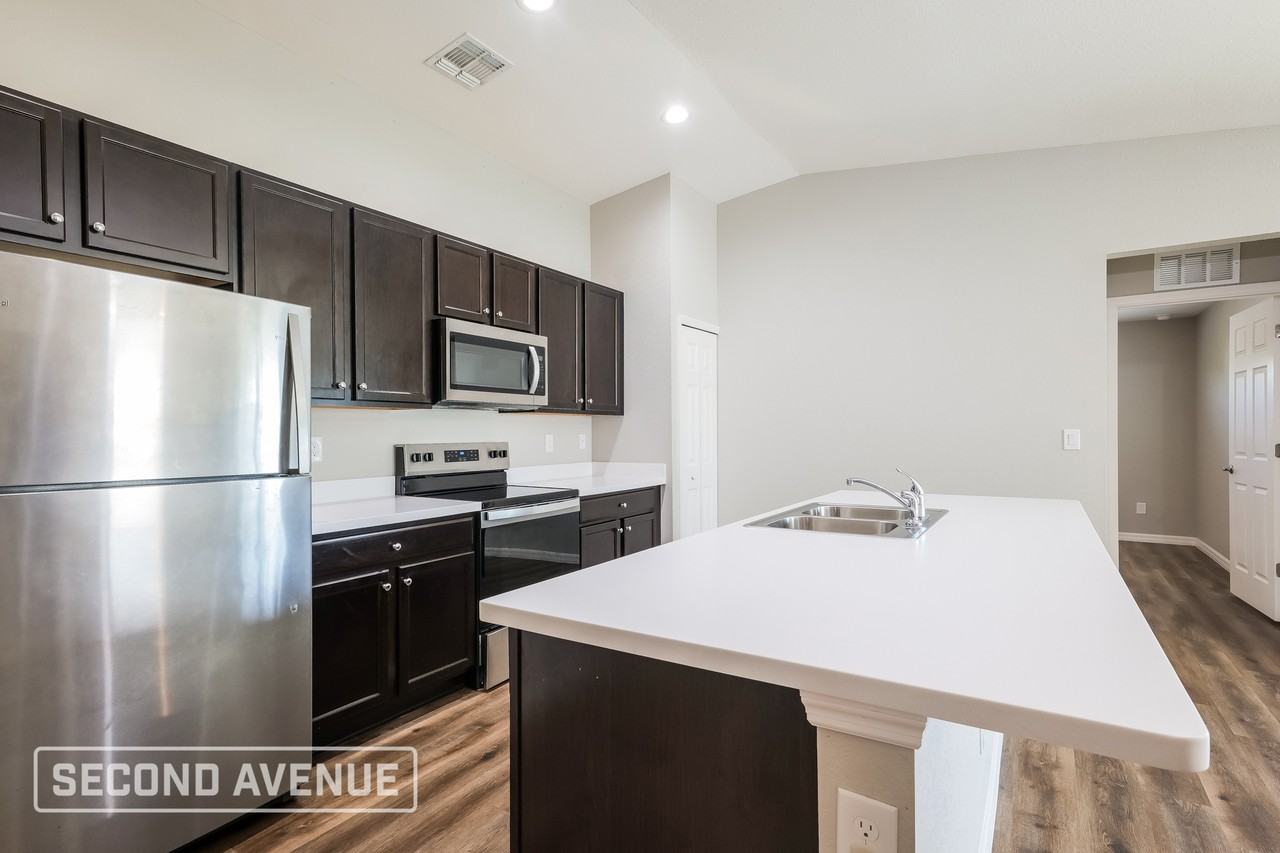 1423 Ne 16th Pl - Photo 2 of 23