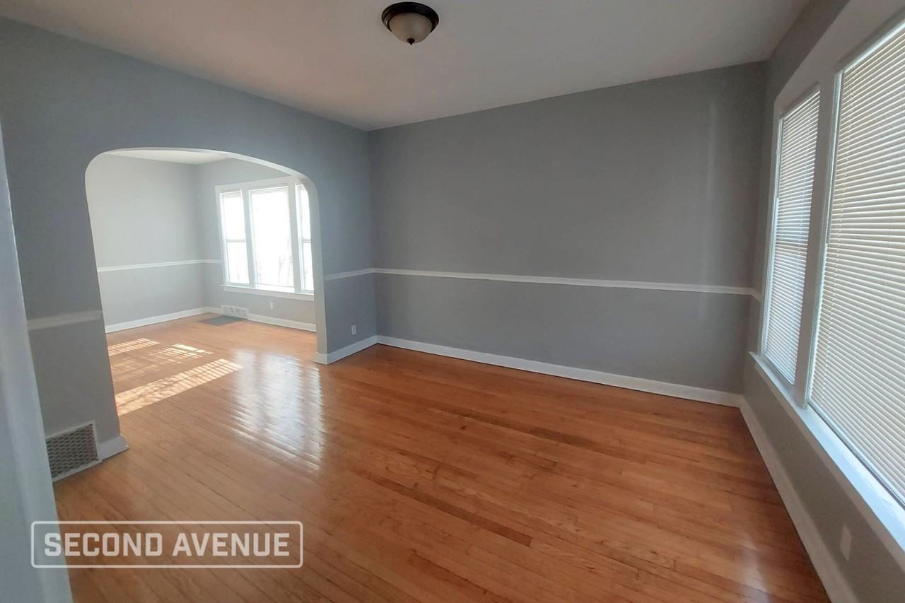 10743 S Prairie Ave - Photo 4 of 13