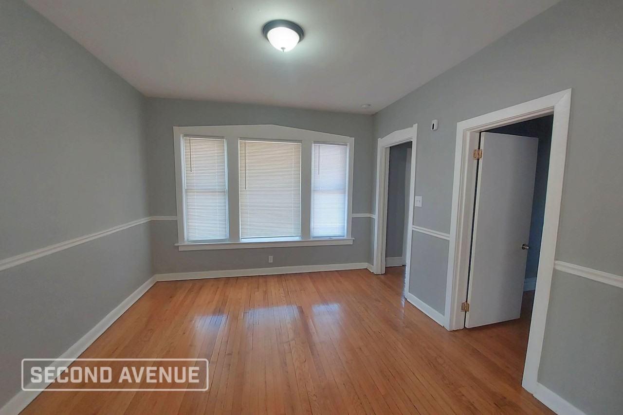 10743 S Prairie Ave - Photo 5 of 13