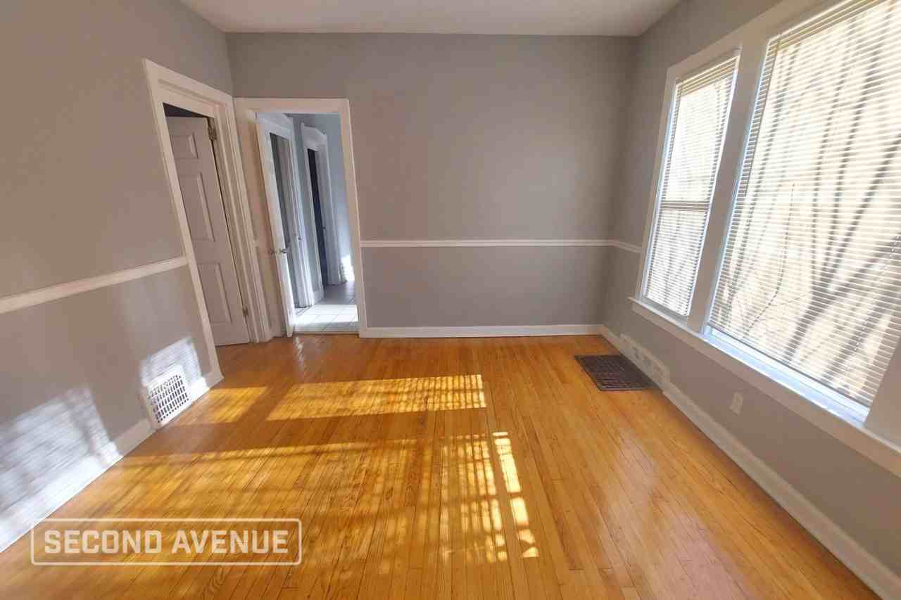 10743 S Prairie Ave - Photo 6 of 13