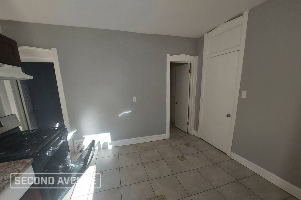 10743 S Prairie Ave - Photo 7 of 13