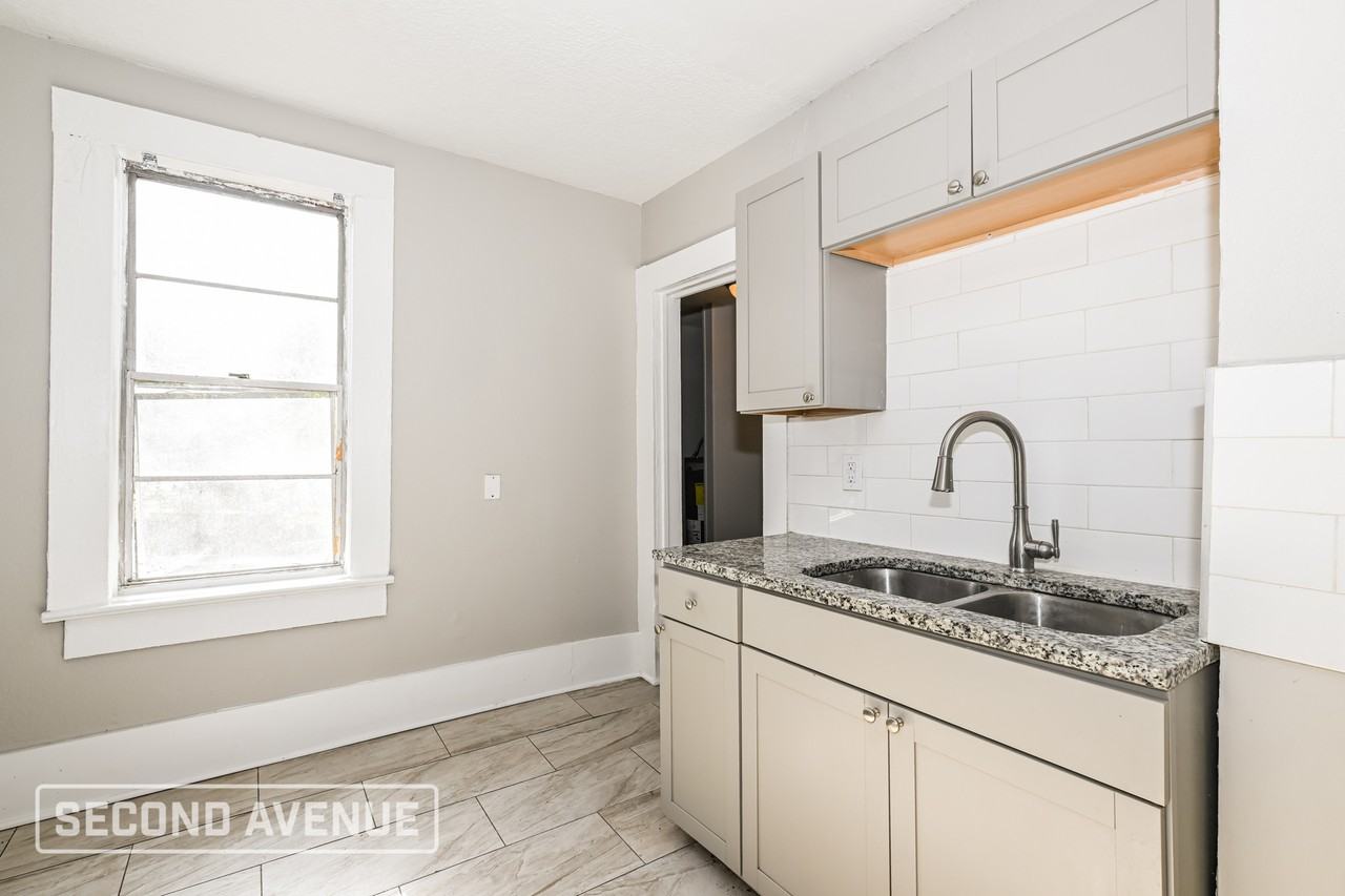 1548 W 23rd St - Photo 5 of 22