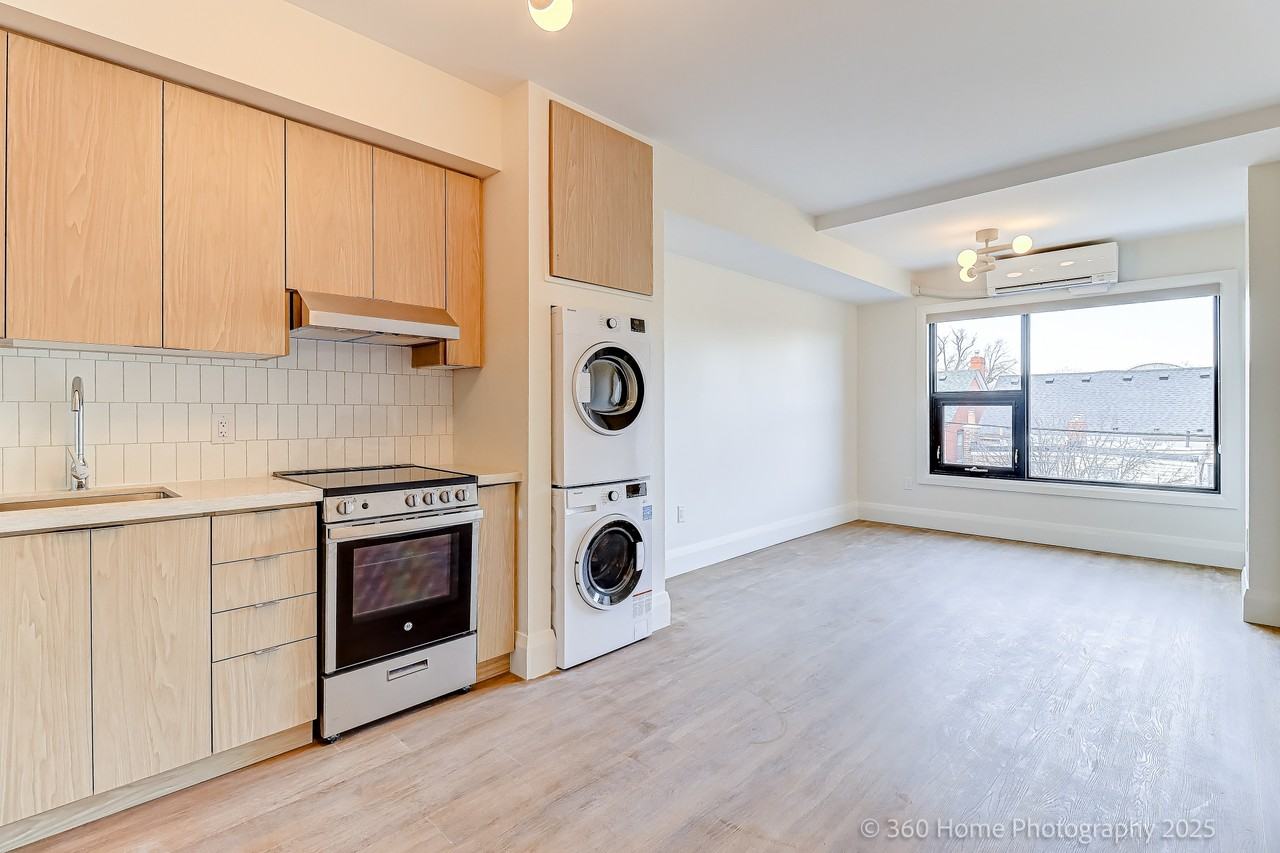 1598 Dundas Street West #202